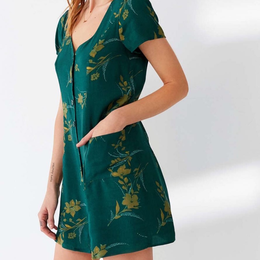 💚Urban Outfitters Lola Button-Down Mini Dress💚